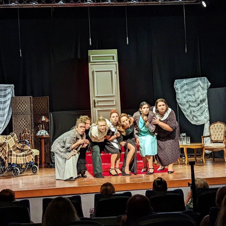 Спектакль «Восемь женщин» — Cyprus Moms